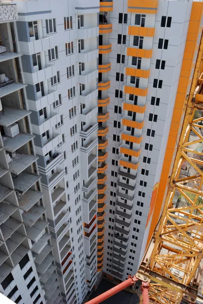 View of the part of the tower crane and construction high-rise building — Stock Photo, Image