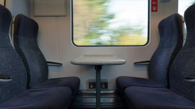 İngiltere 'deki Covid-19 karantinası sırasında boş tren vagonu