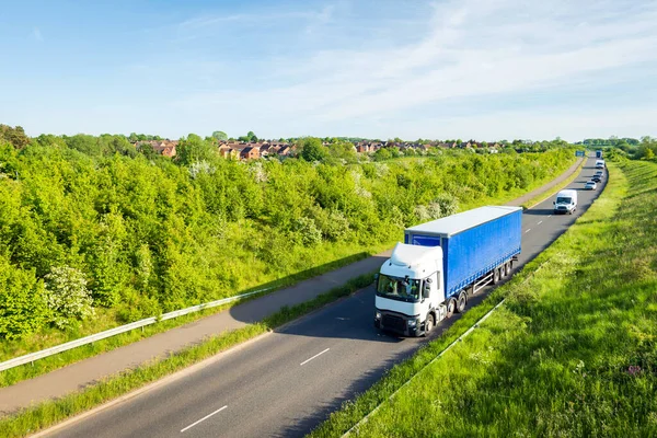 uk Otoyol trafiği İngiltere 'deki yeni inşaat kasabası gelişimi üzerine