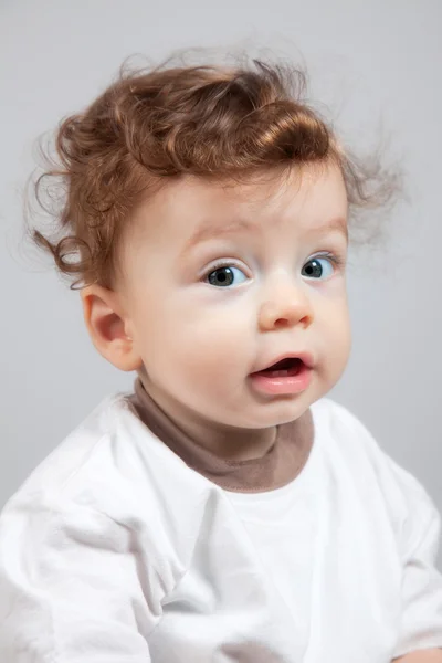 Glücklich 8 Monate alter kleiner Junge — Stockfoto