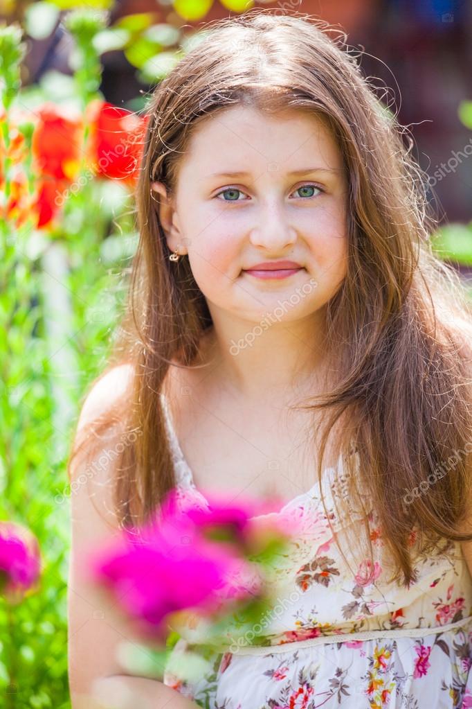 Portrait of 10 year old girl Stock Photo by ©igabriela 78943074