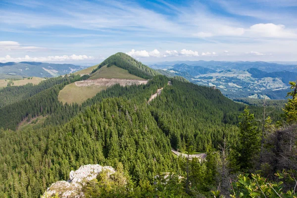 Paesaggio nelle montagne di Rarau — Foto Stock