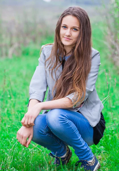 Teenage girl outdoor portrait — Stock fotografie