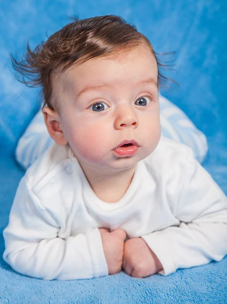 Niño con mono — Foto de Stock