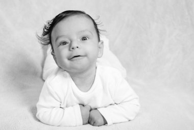 Maymun olan erkek bebek