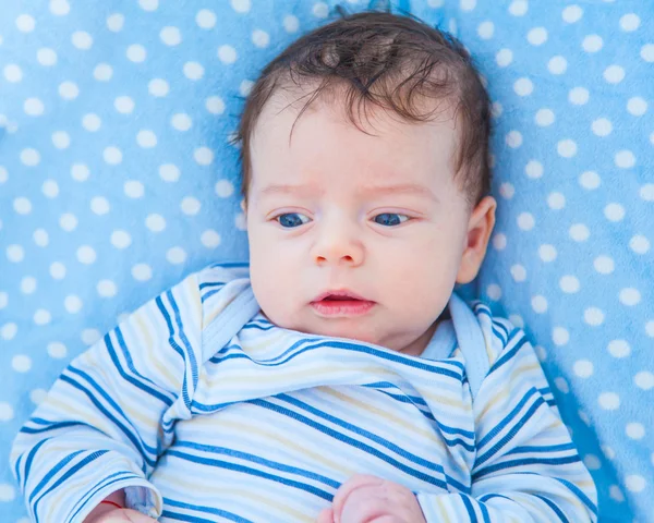 2 hónapos baby boy otthon — Stock Fotó