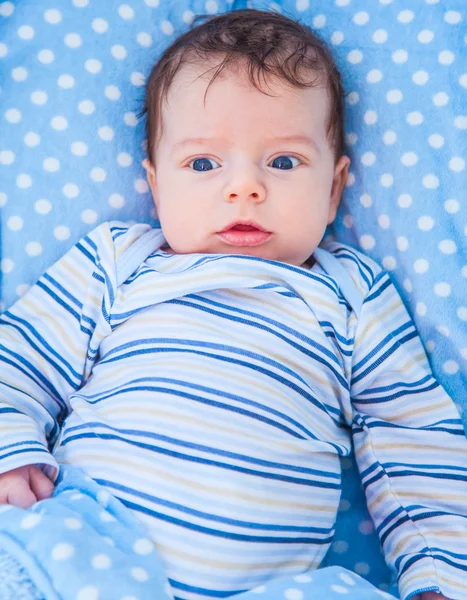 2 meses de idade menino em casa — Fotografia de Stock