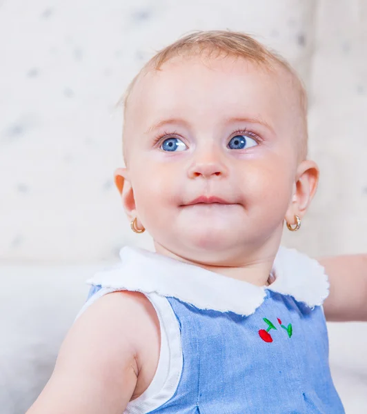 1 ano de idade bebê menina retrato — Fotografia de Stock