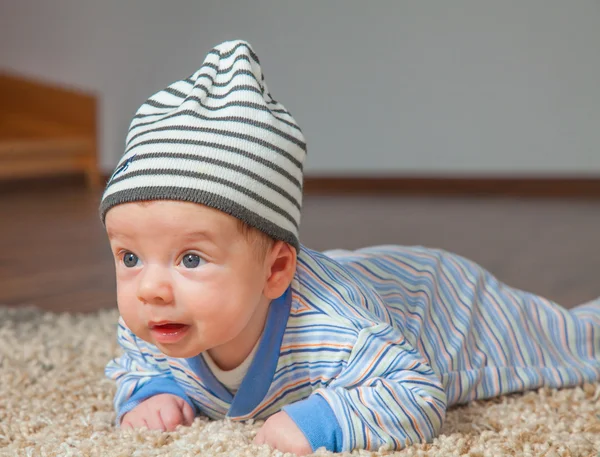 Niño en casa —  Fotos de Stock