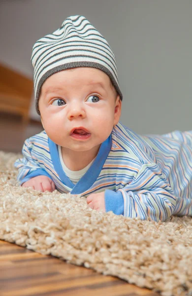 Evde erkek bebek — Stok fotoğraf