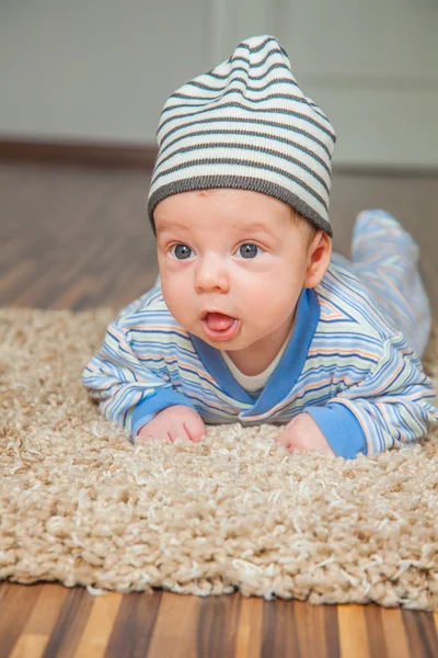 Niño en casa —  Fotos de Stock