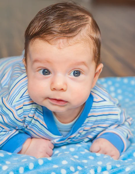 Babyjongen thuis — Stockfoto