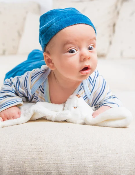 Baby boy playing with bunny — Stock Photo, Image