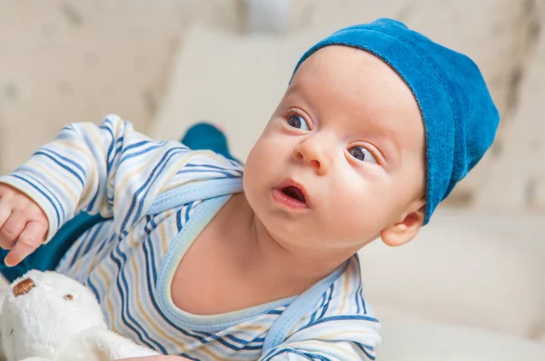 Baby boy playing with bunny — Stock Photo, Image