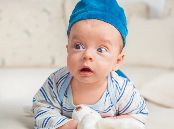 Baby boy playing with bunny — Stock Photo, Image