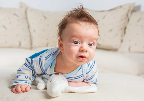 2 mois bébé garçon à la maison — Photo