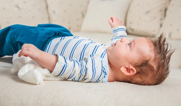 2 mois bébé garçon à la maison — Photo