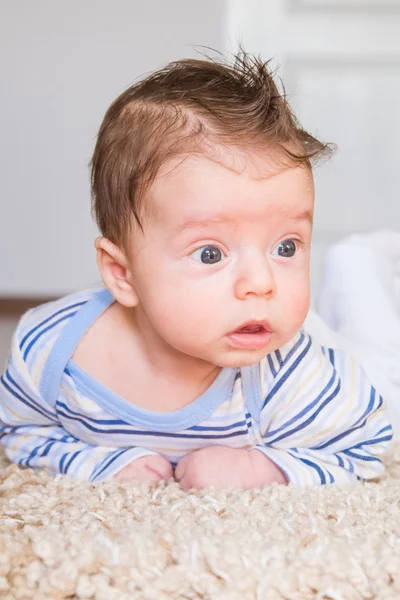 Tummy time — Stock Photo, Image