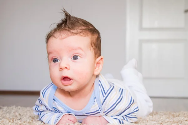 Tummy time — Stock Photo, Image