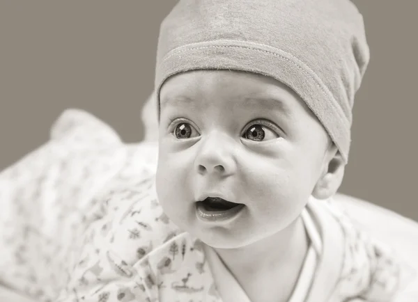 Niño sobre blanco — Foto de Stock