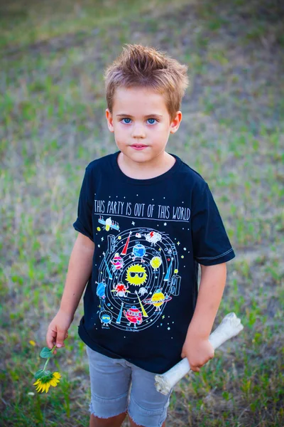 5 year old boy outdoor — Stock Photo, Image