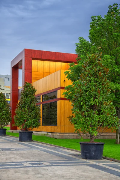 Modern building in Iasi — Stock Photo, Image