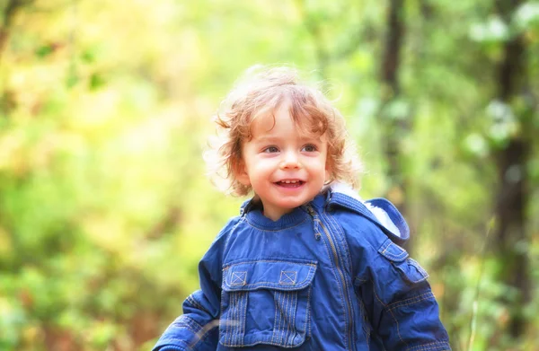 Πορτρέτο του μικρό παιδί αγόρι εξωτερική — Φωτογραφία Αρχείου