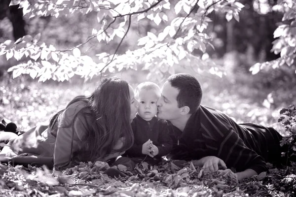 Family in the woods — Stock Photo, Image