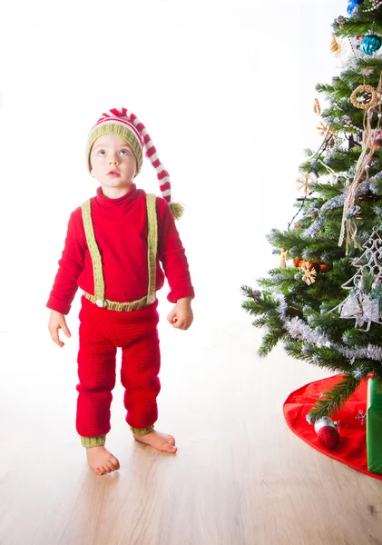 Elf olarak giyinmiş bir bebek — Stok fotoğraf