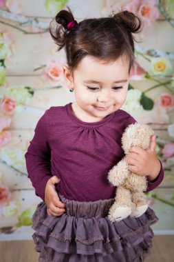 1 bir buçuk yaşındaki bebek kız kapalı