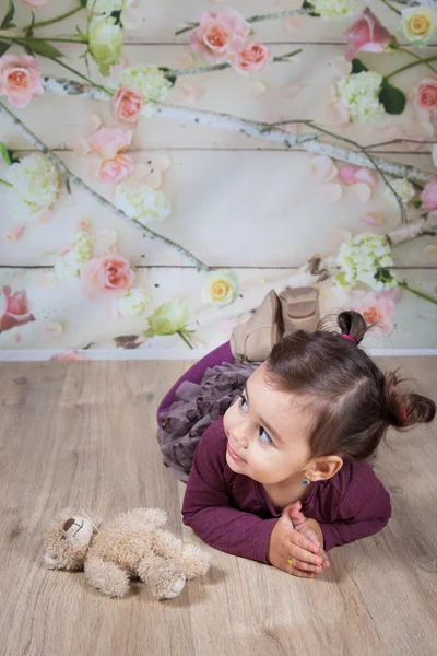 1 and a half year old baby girl indoor — Stock Photo, Image