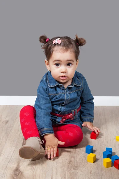 1 and a half year old baby girl indoor — Stock Photo, Image
