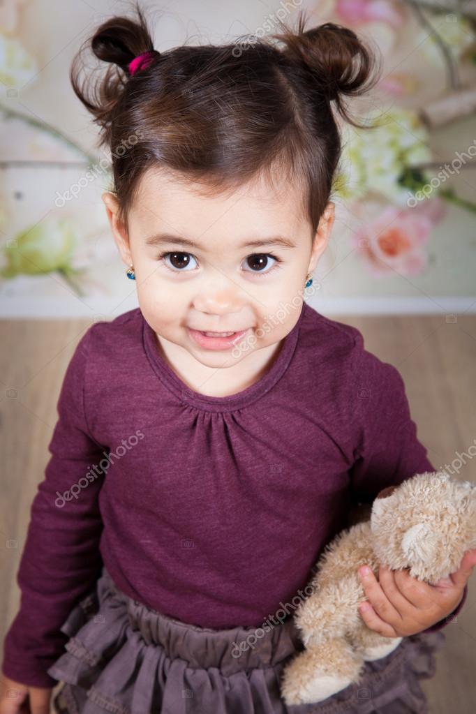 Bebe Nina De 1 Ano Y Medio En Interiores Foto De Stock C Igabriela