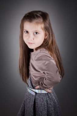 8 yaşında bir kız