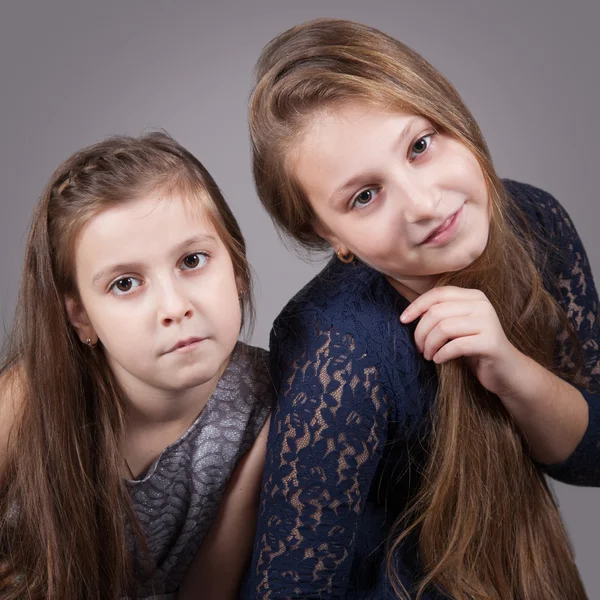 Zuster portretten, studio — Stockfoto