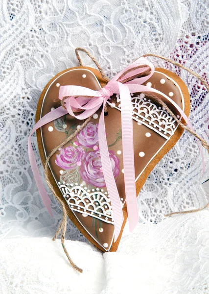 Biscuits au pain d'épice Saint-Valentin en forme de coeur — Photo