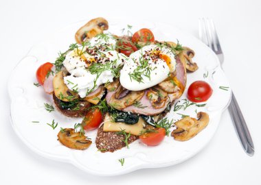 Haşlanmış yumurtalı sandviç