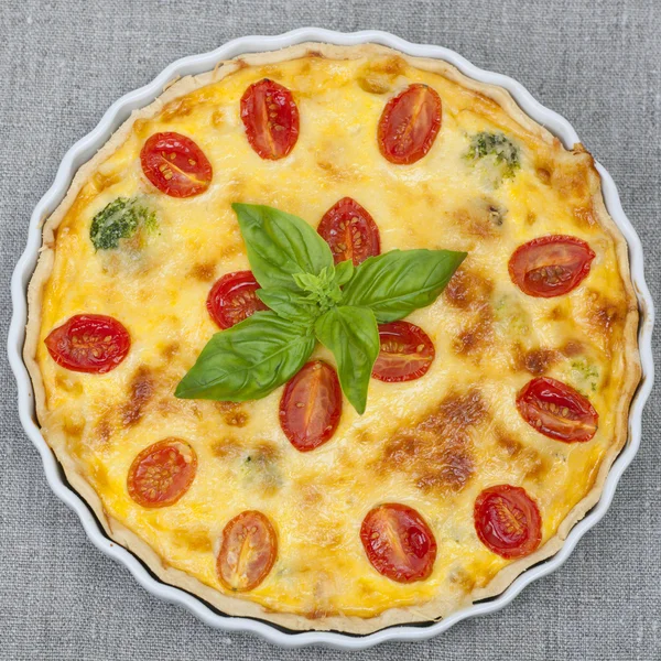 Quiche al formaggio con pomodorini — Foto Stock