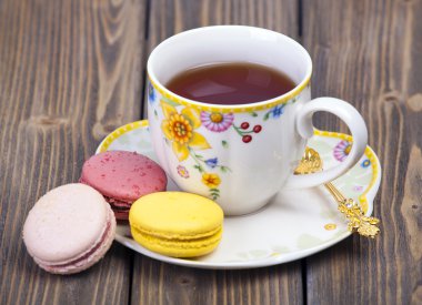 Çay ile renkli macaroons