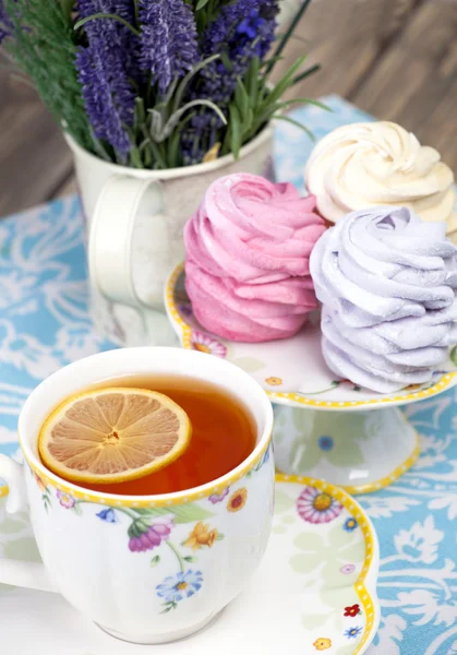 Lemon tea and marshmallow — Stock Photo, Image