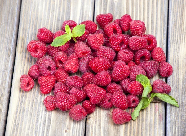 Raspberries on a wooden table — Stock Photo, Image