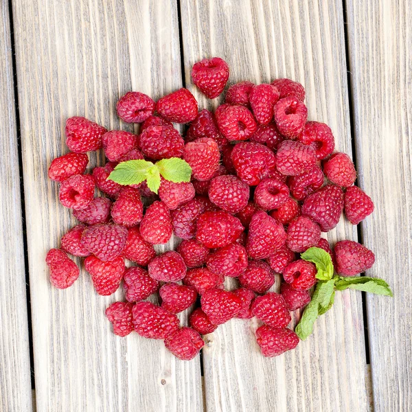 Raspberries on a wooden table — Stock Photo, Image