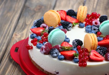 Süslü meyve ve acıbadem kurabiyesi cheesecake