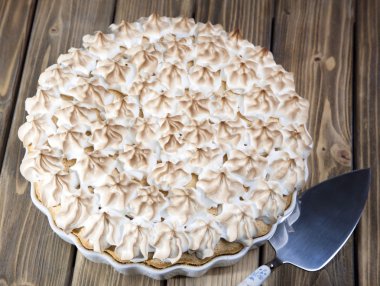 dilim şeftali ve beze pasta