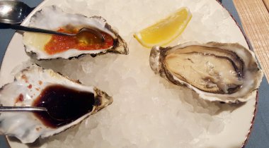 Buz üzerinde büyük açık istiridye