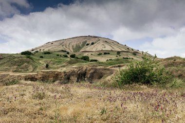 Nisan 'da Bental Dağı. İsrail 'in manzarası