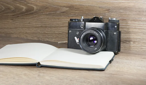 Still life with old camera — Stock Photo, Image