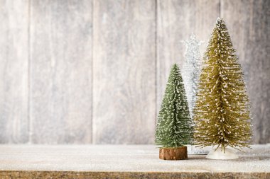 Kalp. Ahşap arka plan üzerinde kalp.