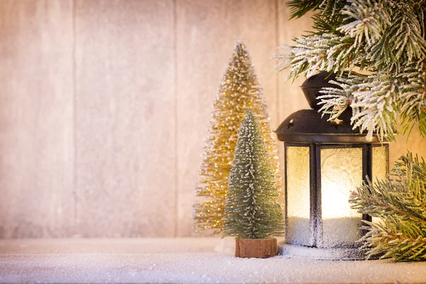 Linterna. Luz de Navidad, decoración y escena navideña. — Foto de Stock