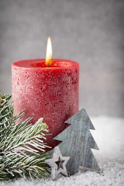 Рождественские свечи и огни. Рождественский фон. — стоковое фото